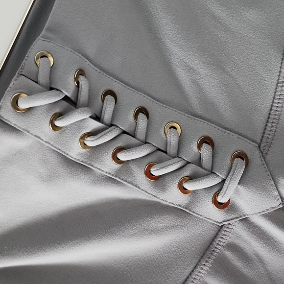 WeWoreWhat butter soft grey capri legging! - Picture 4 of 11